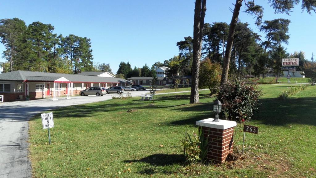 Skyland Motel Cornelia Extérieur photo