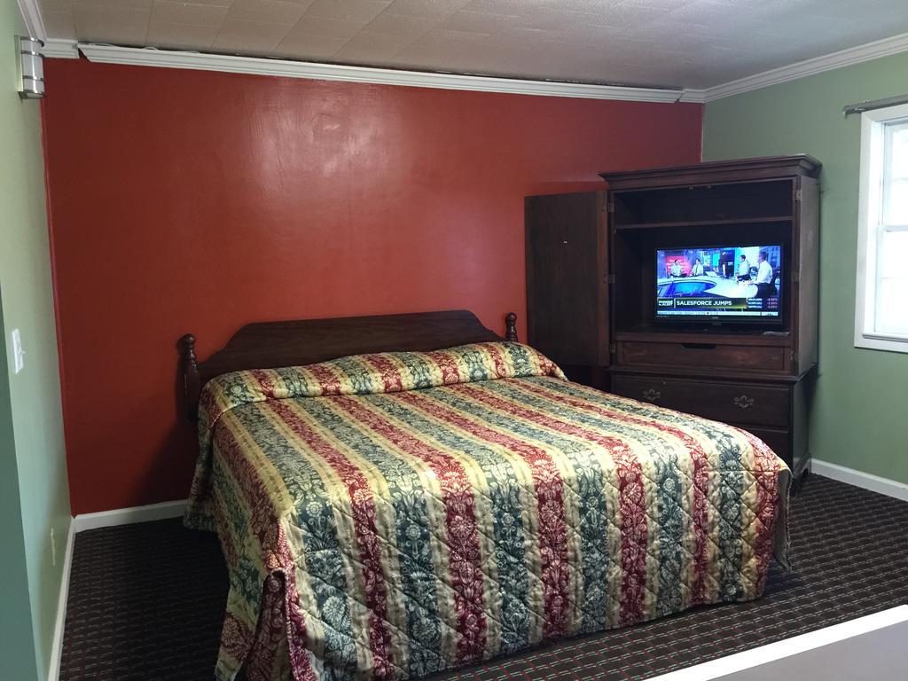Skyland Motel Cornelia Extérieur photo