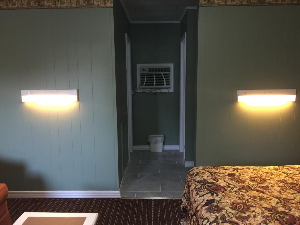 Skyland Motel Cornelia Extérieur photo