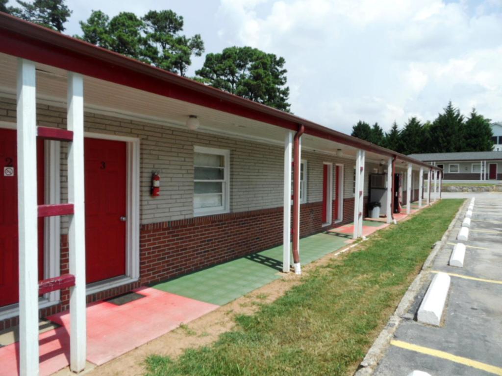 Skyland Motel Cornelia Extérieur photo